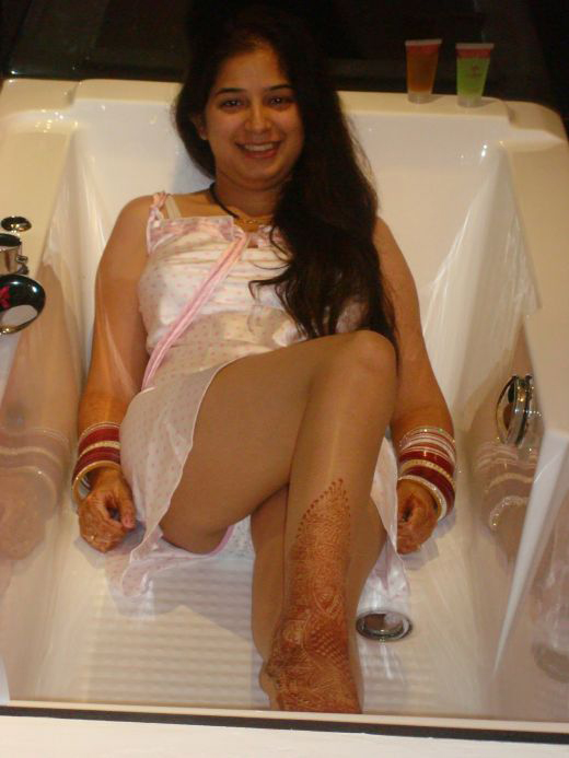 Desi Sex Brides - Porn Pics Newly Married Indian Bhabhi Bathroom Pics Leaked ...