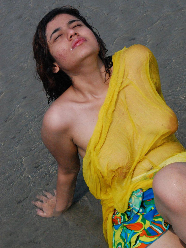 Porn Pics Indian Babe Saira Nude Enjoying On Beach - Indian Porn ...