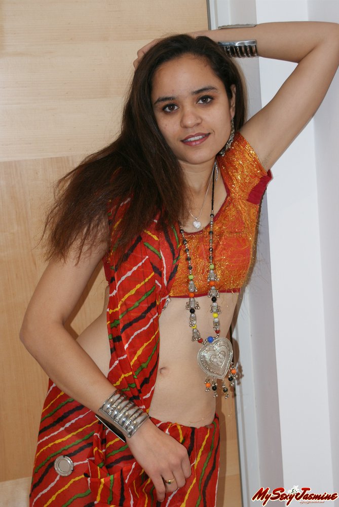 669px x 1000px - Jasime in traditional Indian ghagra cholie and dancing - Indian Porn Photos