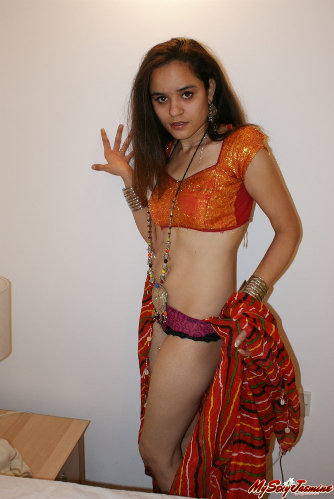669px x 1000px - Jasime in traditional Indian ghagra cholie and dancing - Indian Porn Photos