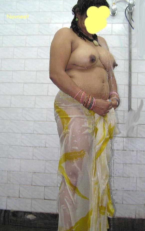 Saree Bath Hd - Indian Hot Babe Sajeeda Wet Naked In Bathroom - Indian Porn Photos