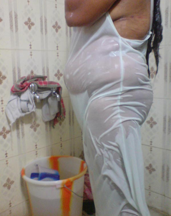 Pakistani Moti Aunty Xxx Hd - Sexy Indian Amateur Aunty Kethar Naked In Bathroom - Indian Porn ...