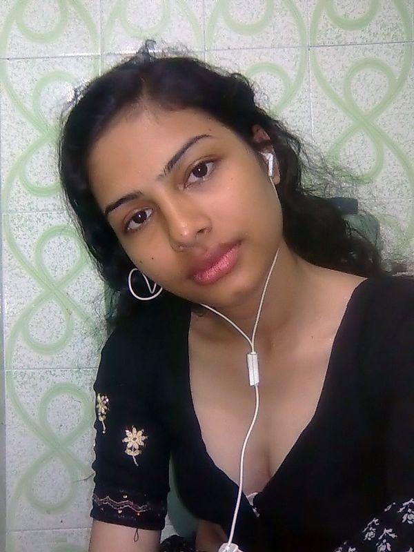 Indian Wife Nude Skype - newly married Indian wife with her hubby naked in bed - Indian Porn Photos