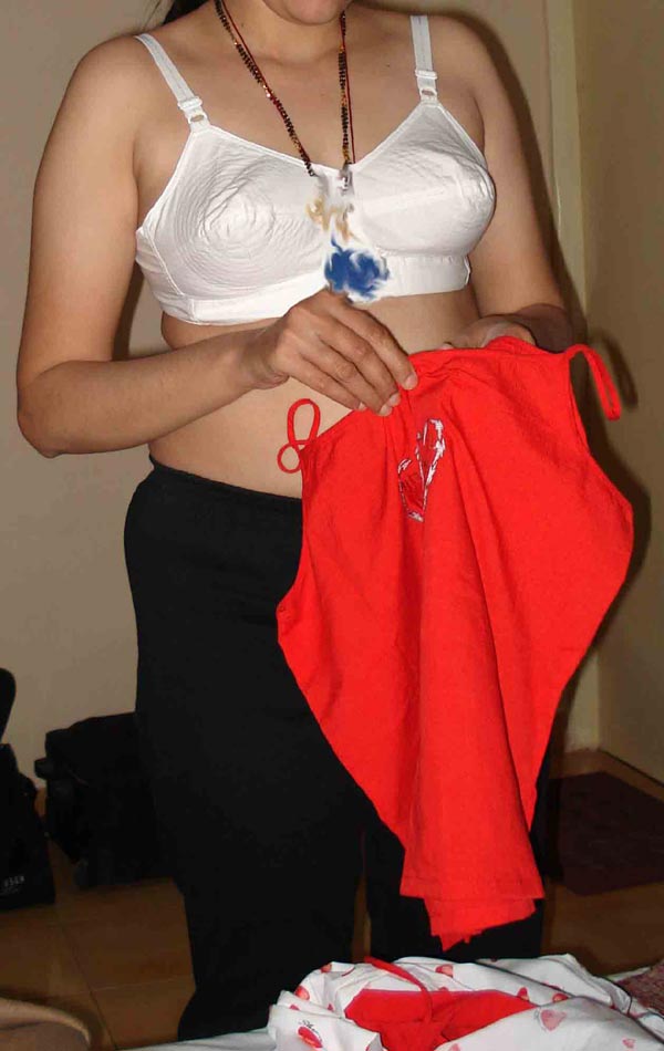 600px x 950px - Porn Pics Horny Bhabhi Kanta Showing Her Sexy Asset - Indian Porn ...