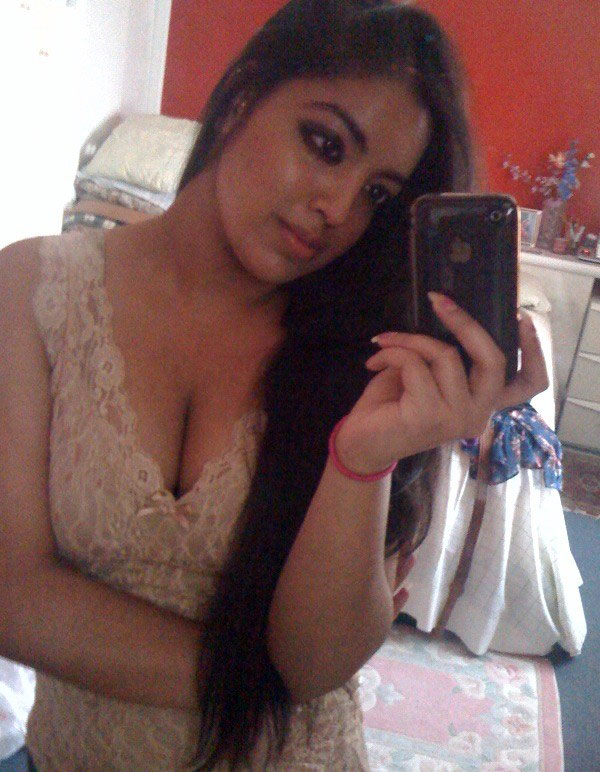 Big Tit Indian Bikini - Porn Pics Indian Girl Rachna Showing Her Big Boobs - Indian Porn Photos