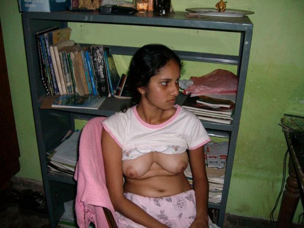 Kusum Xxx - Porn Pics Sexy Indian Bhabhi Kusum Posing Hot On Camera - Indian Porn Photos