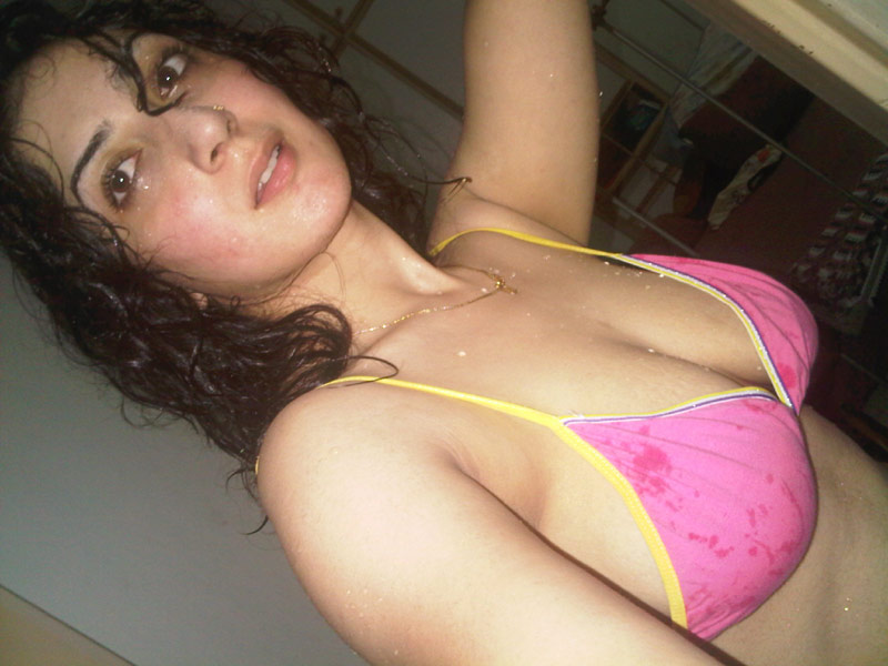 Desi Drunk Nude - drunk Indian girl showing herself off - Indian Porn Photos