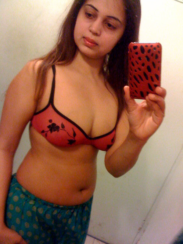 600px x 800px - Porn Pics Cute Indian Babe Shahana In Pink Bikini - Indian Porn Photos