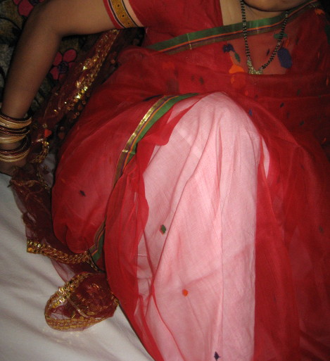 Naked Nude Desi Sari Red - Porn Pics Mature Indian Aunty Madhvi In Hot Red Saree ...