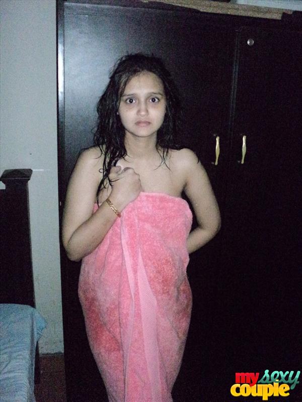 India Girls In The Shower - Sonia after shower in towel with sunny - Indian Porn Photos